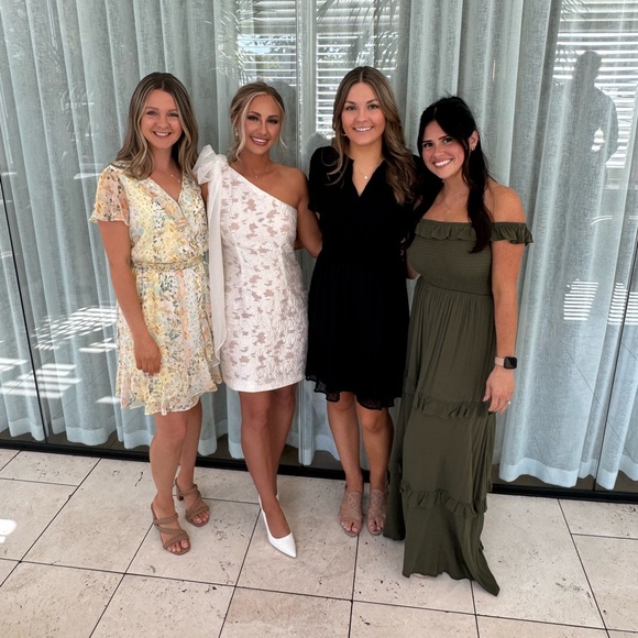 Elliatt April dress in ivory - Picture 3 of 7